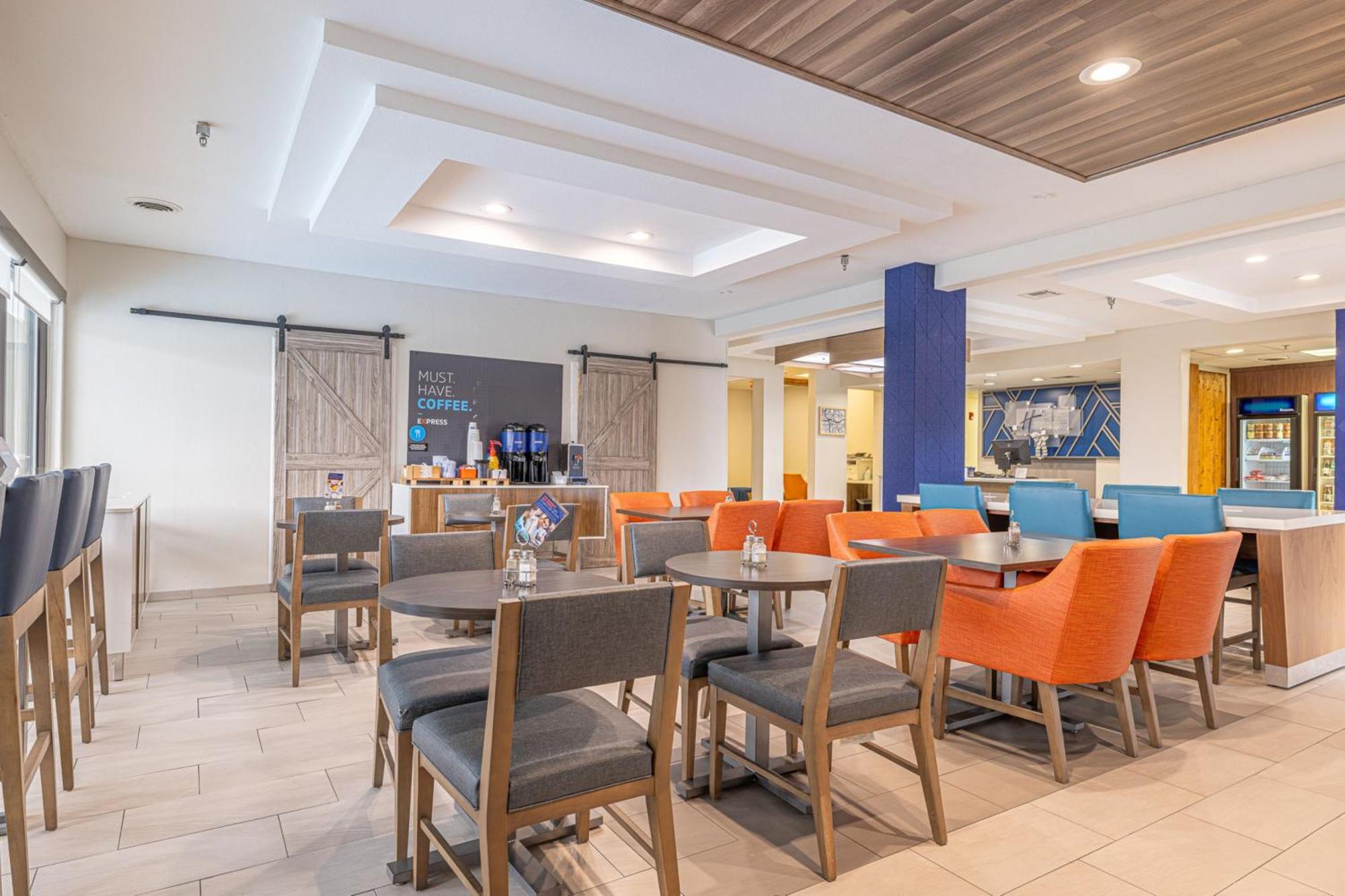 Holiday Inn Express & Suites College Station By Ihg Экстерьер фото