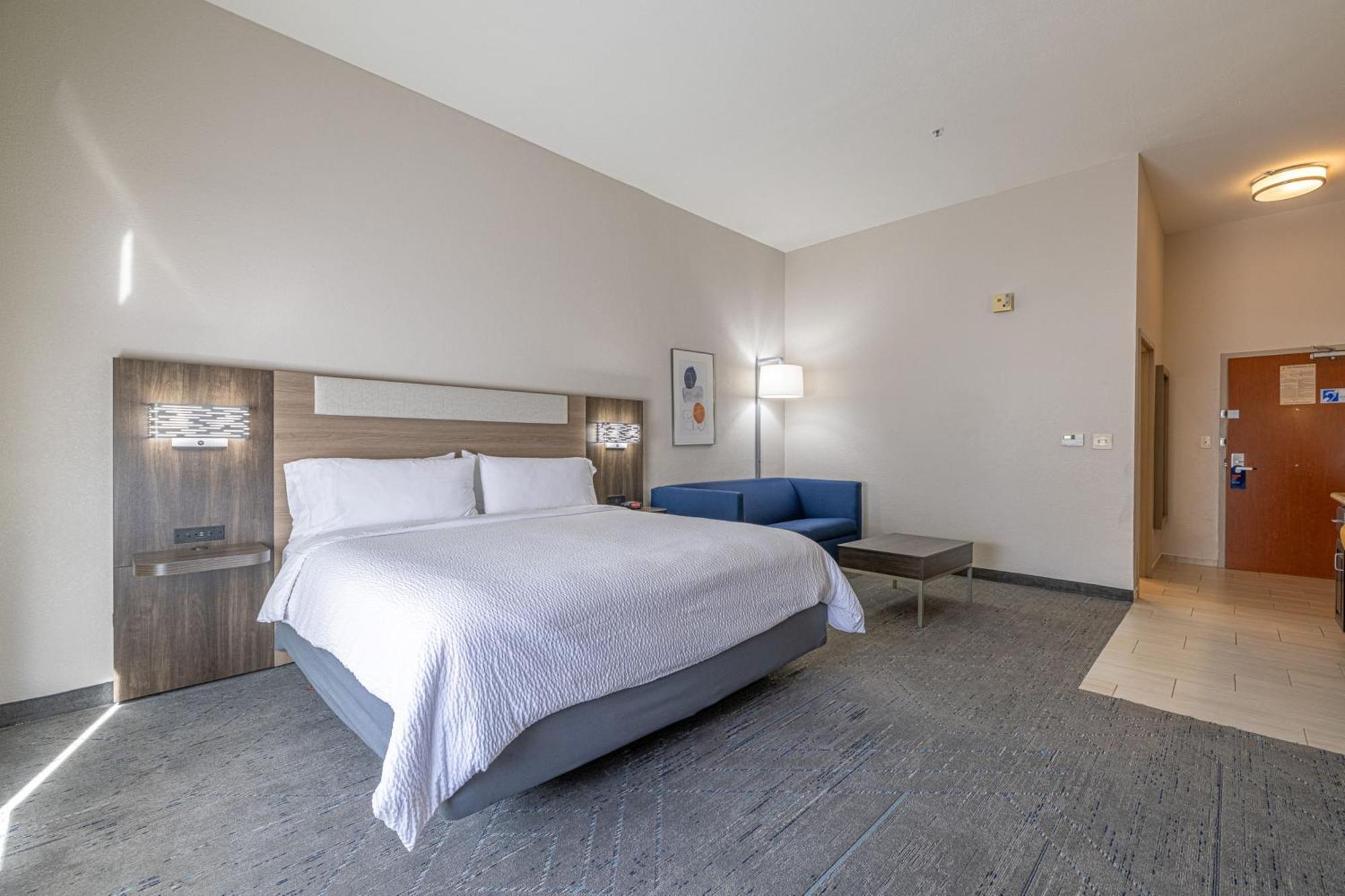Holiday Inn Express & Suites College Station By Ihg Экстерьер фото