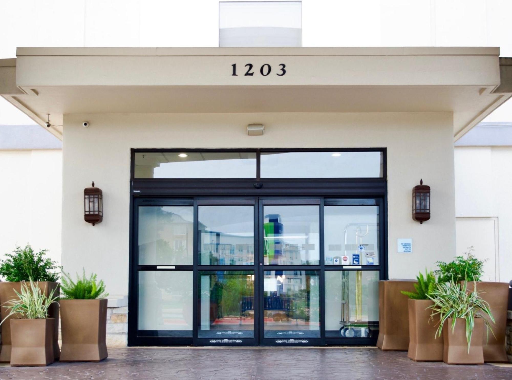 Holiday Inn Express & Suites College Station By Ihg Экстерьер фото