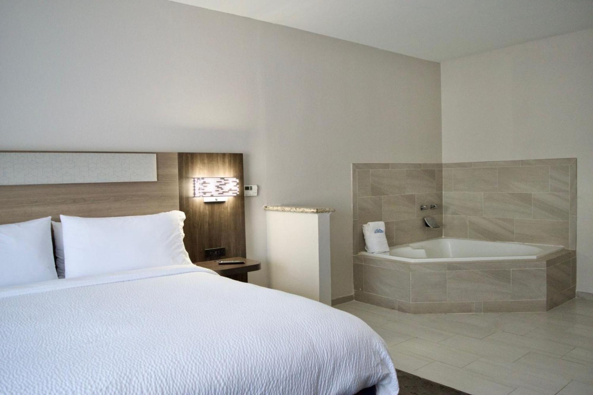 Holiday Inn Express & Suites College Station By Ihg Экстерьер фото